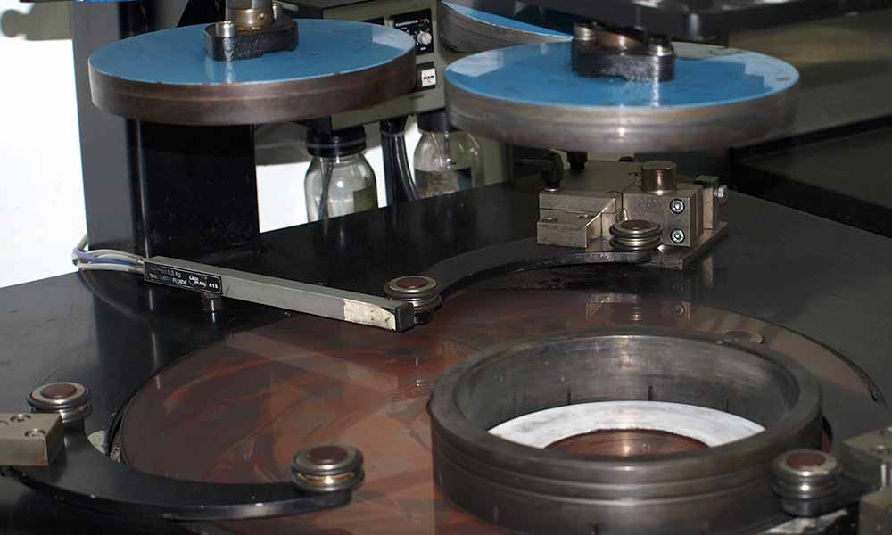 TDS Duddeck Dichtungen GmbH Fertigung mit Läppmaschine
